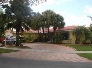8221 Dundee Ter, Miami Lakes, FL 33016