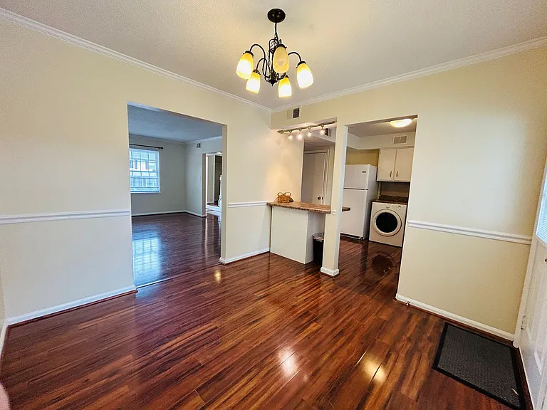 4725 Tower Rd — Photo 9