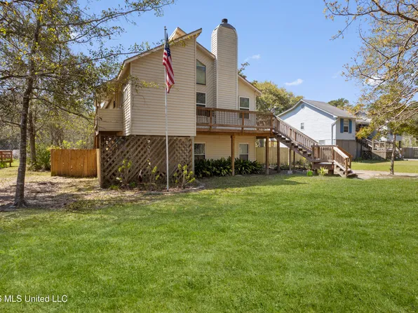 9021 W Simmons Cir, Ocean Springs, MS 39564