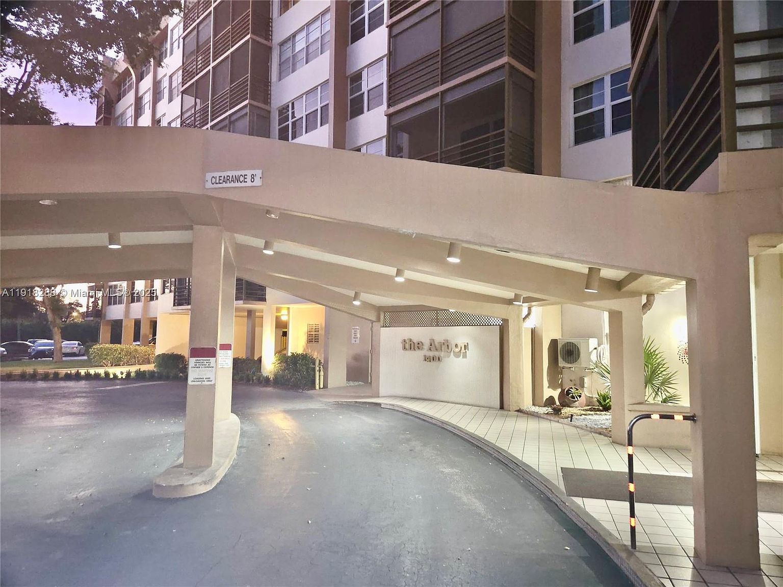 1400 Saint Charles Pl APT 612