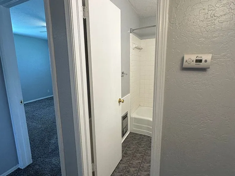 4844 Woodview Dr — Photo 20