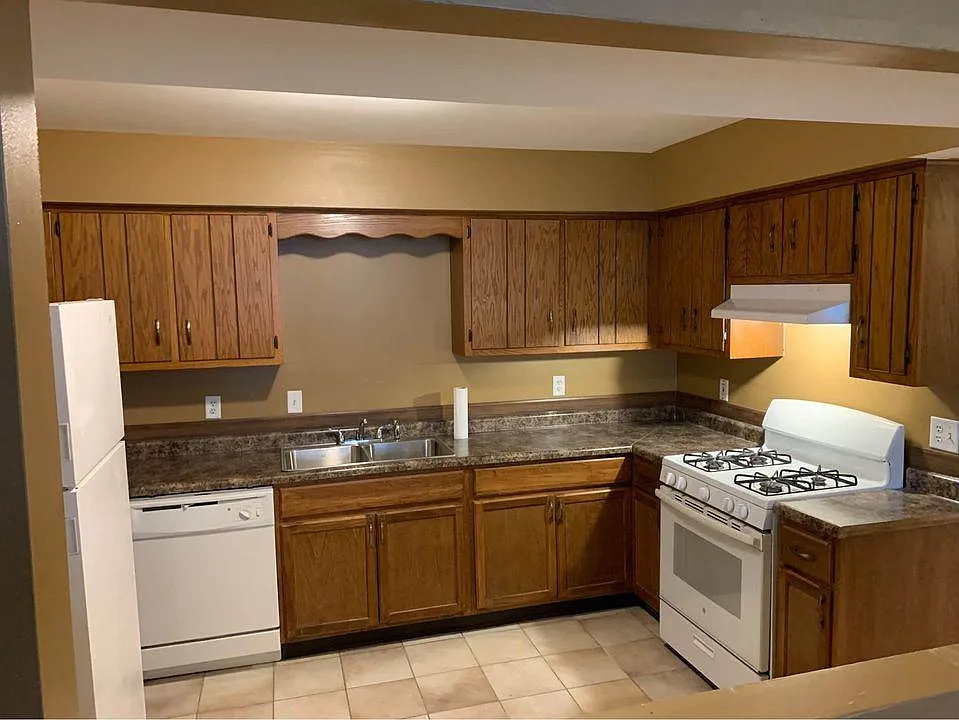 2390 Bicentennial Ave — Photo 1