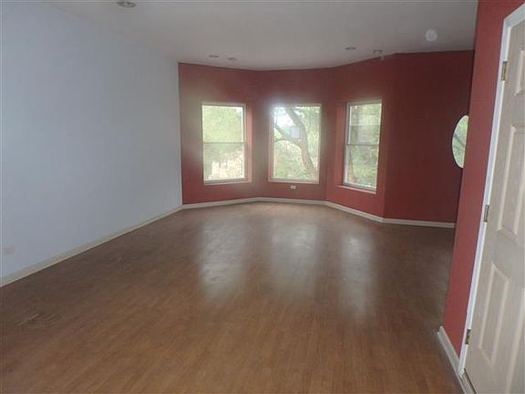 2nd image of 4420 S Vincennes Ave