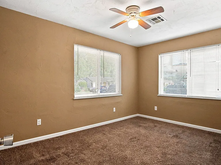 4705 S Hudson Ave — Photo 16