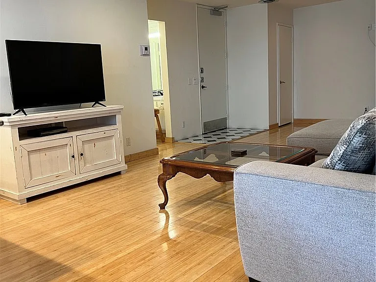 10747 Wilshire Blvd #505 — Photo 16
