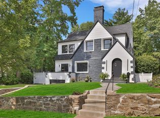 17 Lakeside Dr, New Rochelle, NY 10801