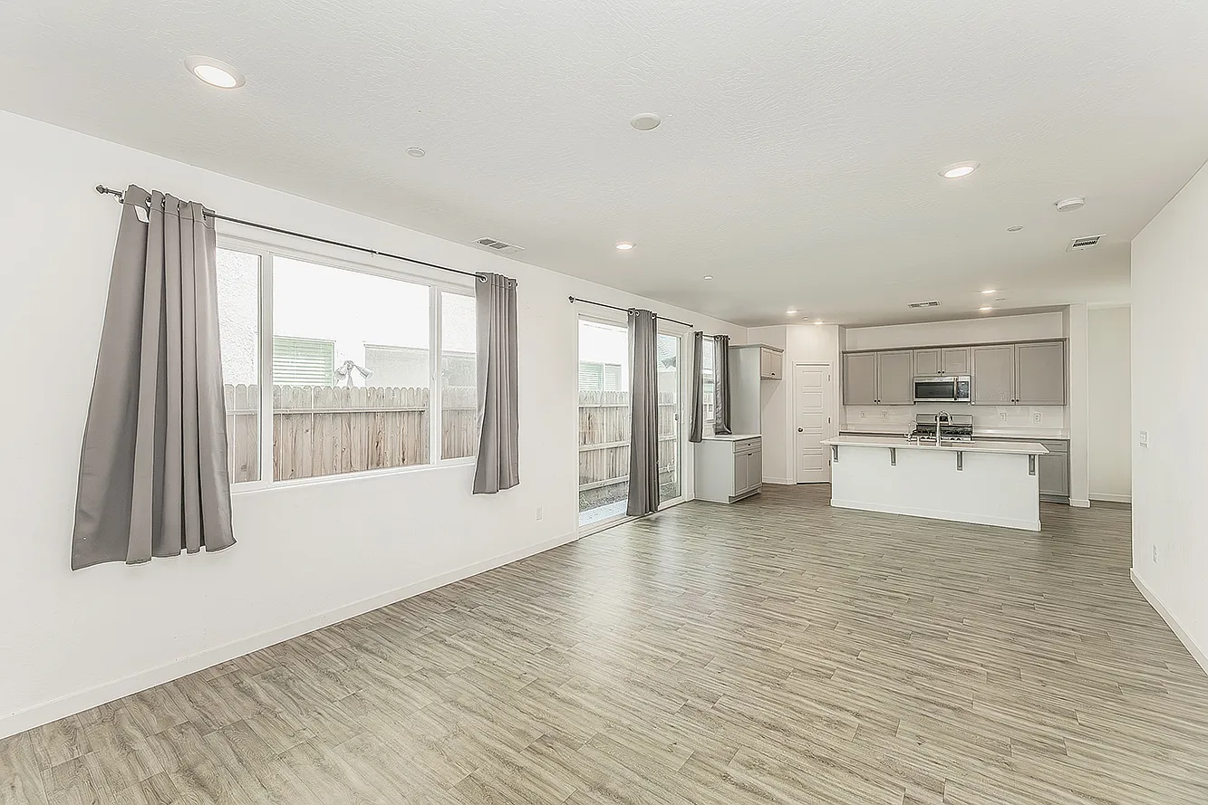 5 bed, 3403 sqft, $3,500 — Photo 3