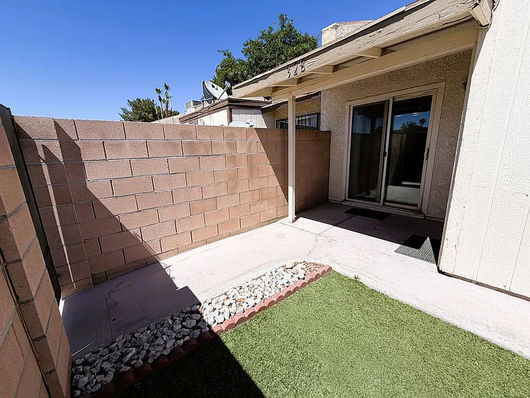 328 Linn Ln — Photo 23