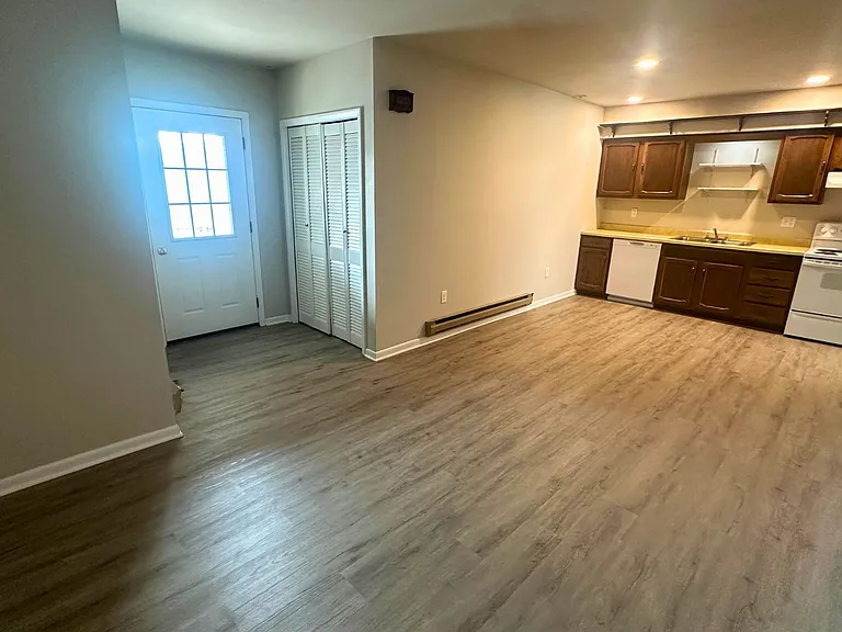 321 W Main St #B — Photo 5