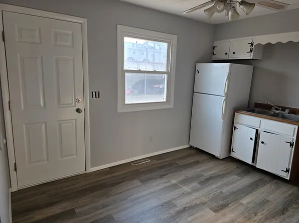 105 E Lincoln St APT G, Normal, IL 61761