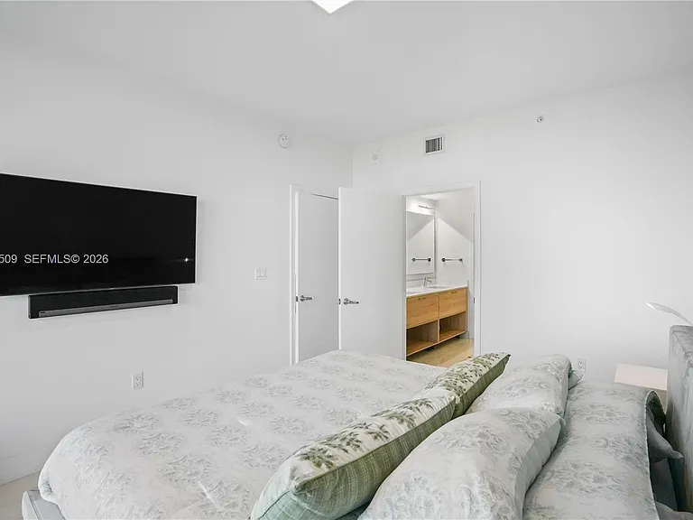 16385 NE Biscayne Blvd #1402 — Photo 15