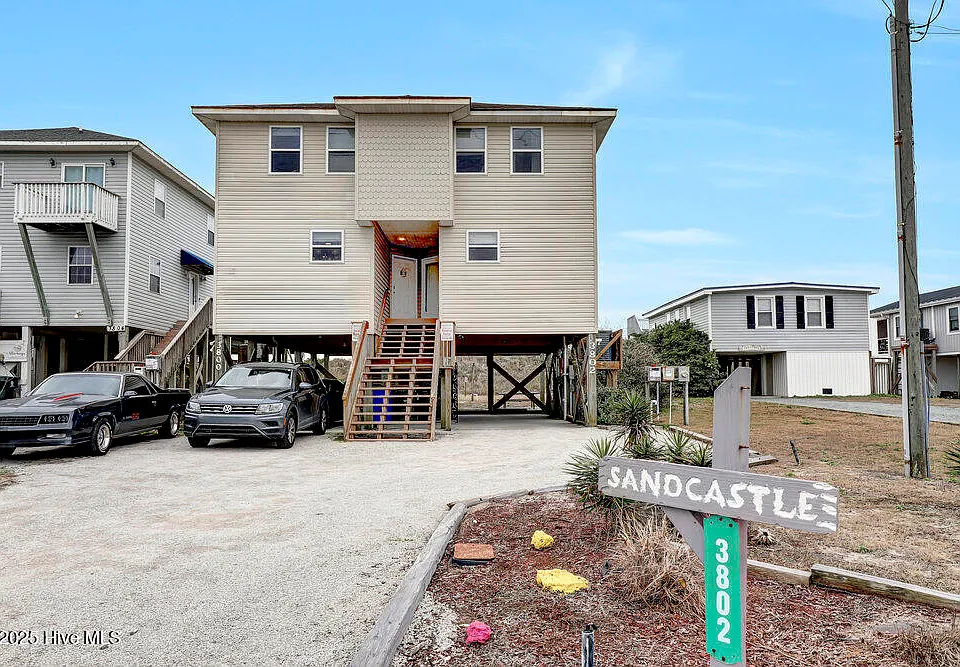 3802 Island Dr