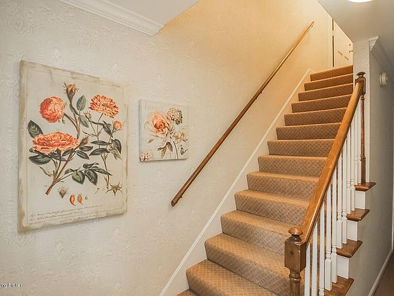 400 Country Ln unit 1B, Louisville KY 40