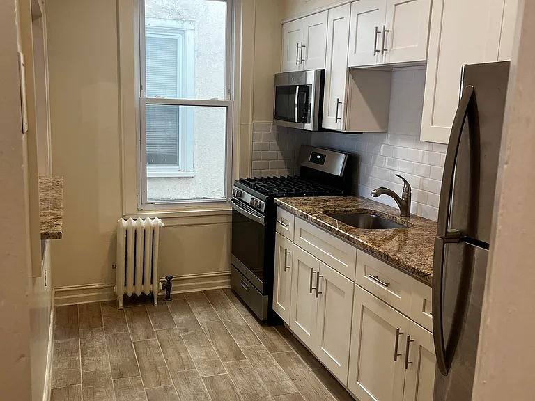 Tulip Ave — Photo 4