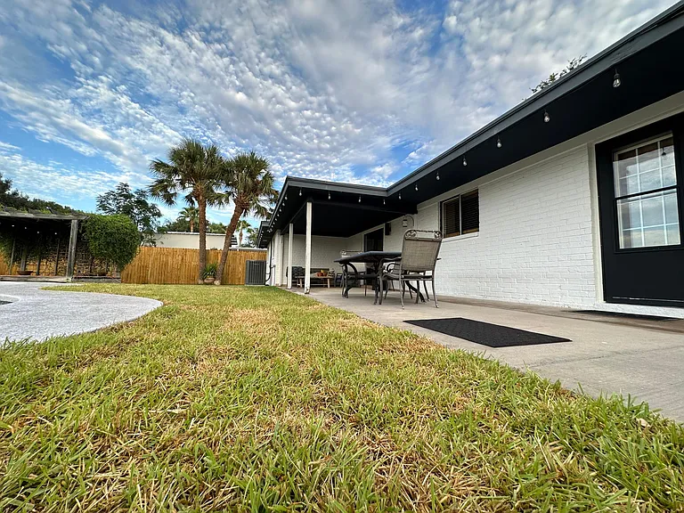 1608 Xanthisma Ave — Photo 12