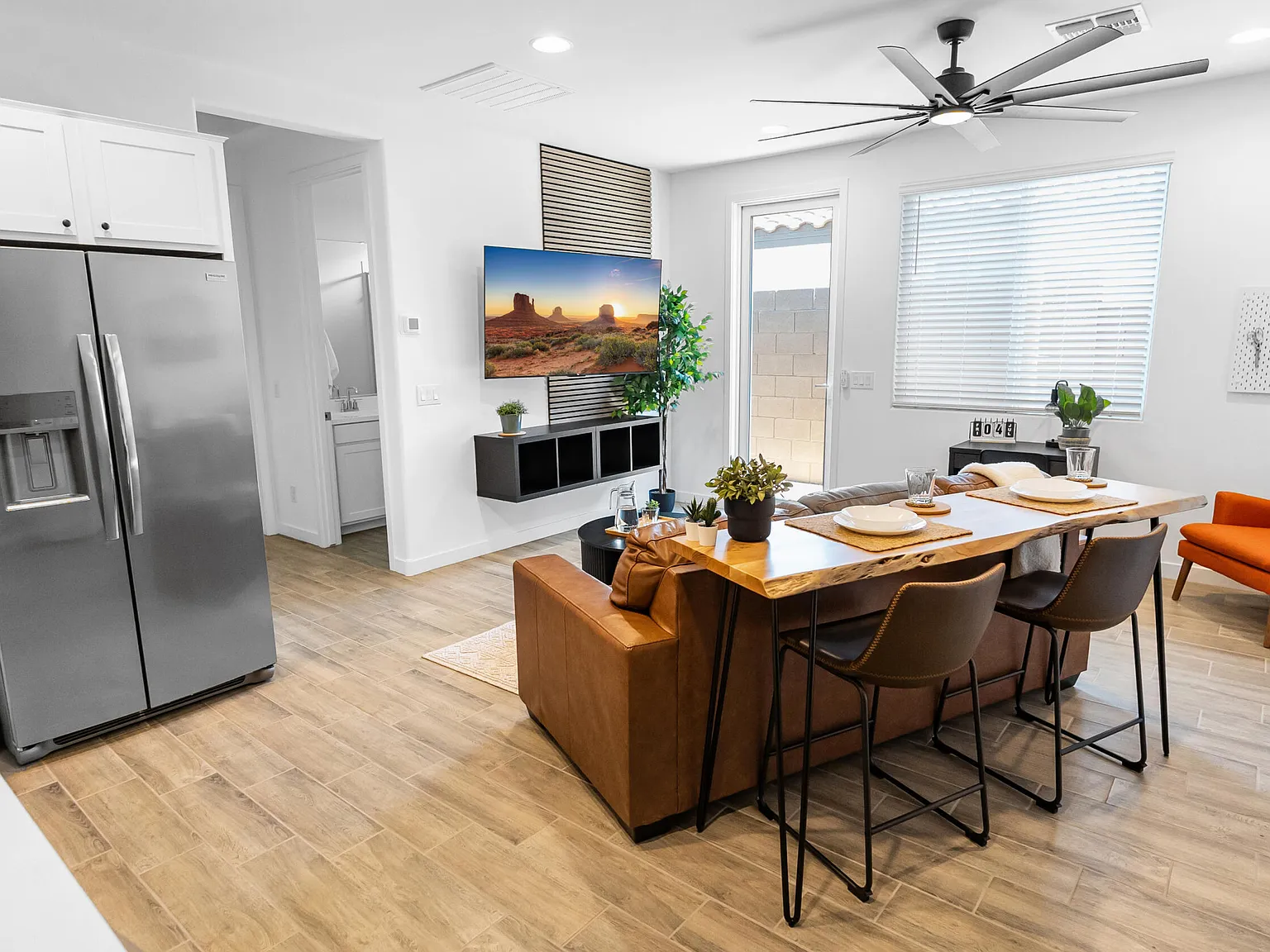 1 bed, 1.0 bath, 700 sqft, $1,999 — Photo 1