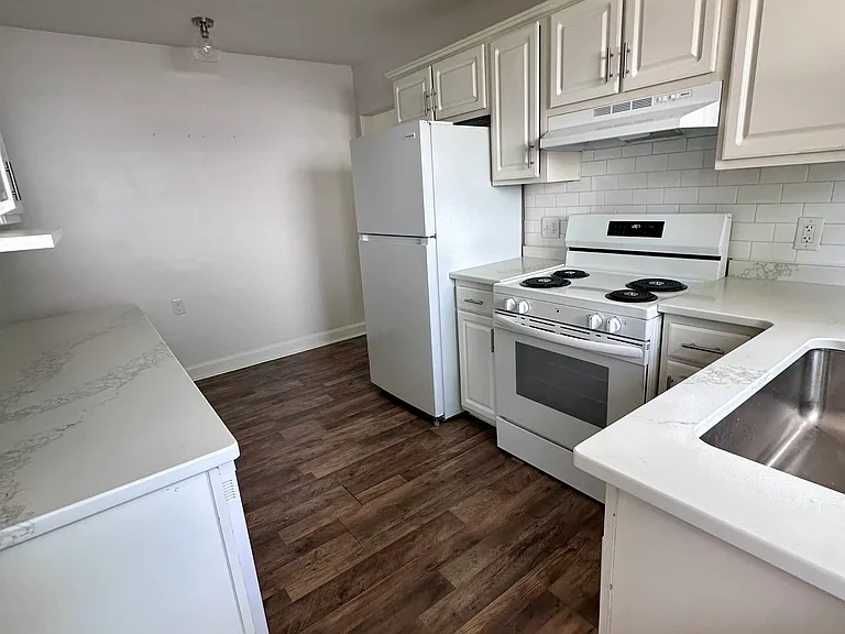1425 Ford Ave — Photo 10