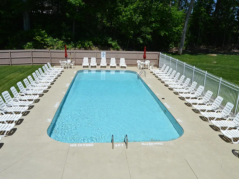 Colonial Club — Photo 8