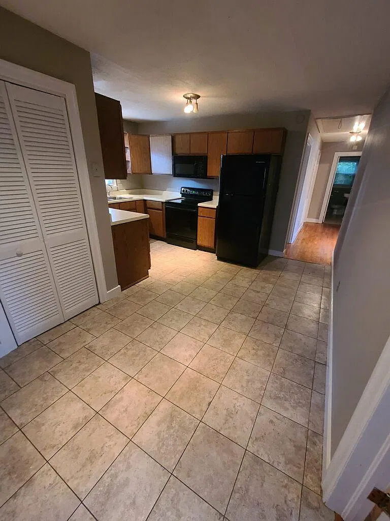 3 bed, 1289 sqft, $1,500 — Photo 4