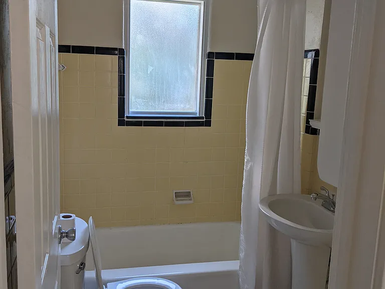 127 W Gardiner Ct #2 — Photo 8