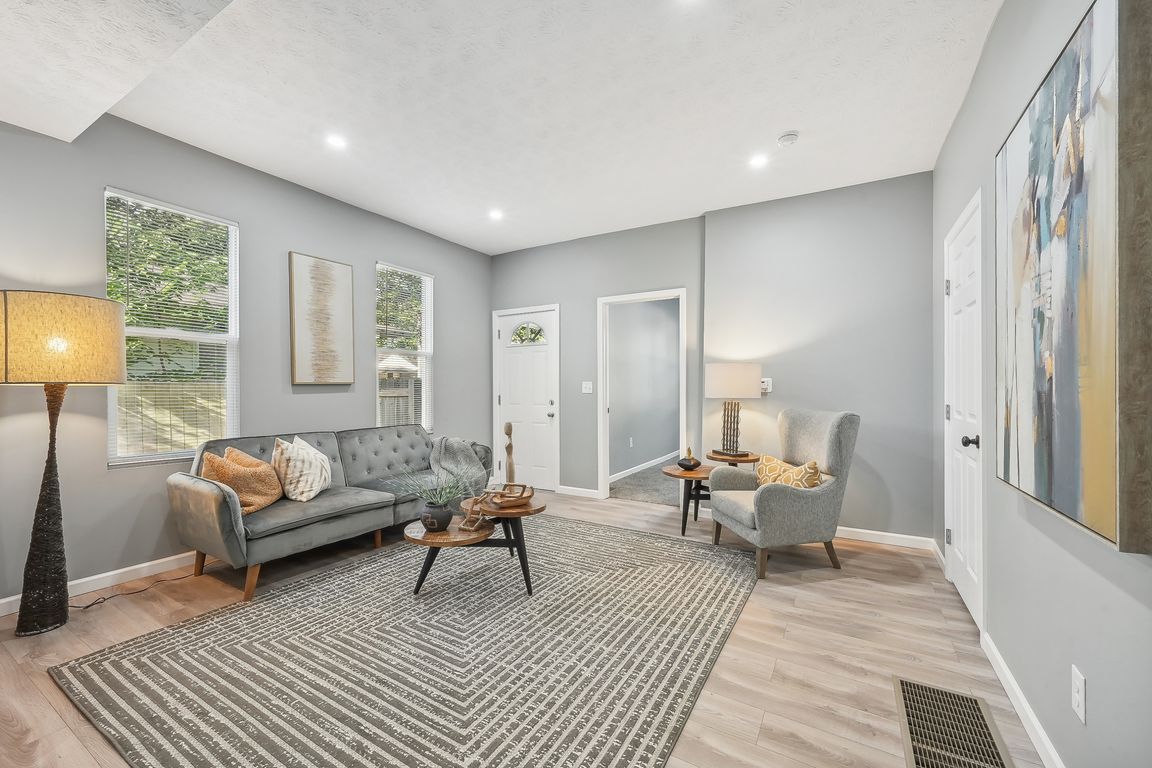 Seymour Ave-011.jpg