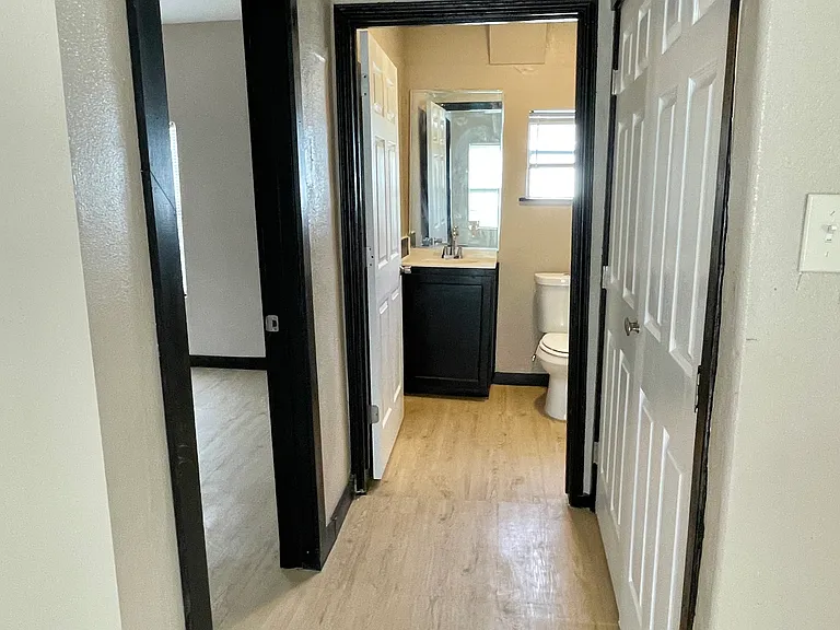 705 E Fay St — Photo 5