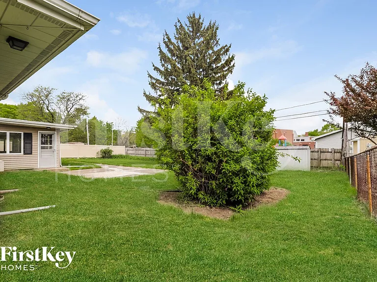1717 Mayfield Ave — Photo 14