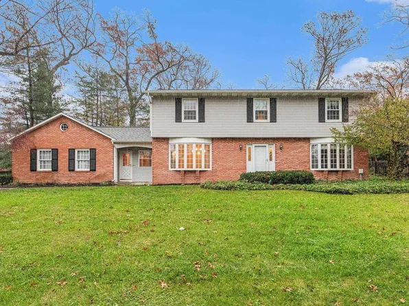 53106 Berwick Dr, South Bend, IN 46635