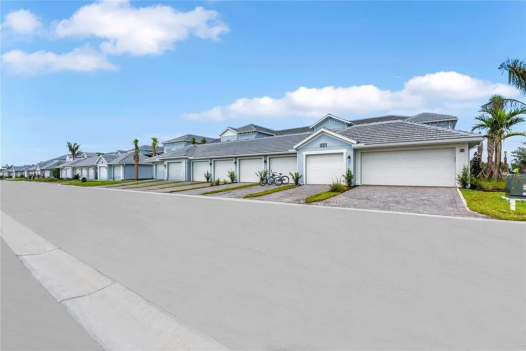2 bed, 2.0 bath, 1422 sqft, $2,800 — Photo 1