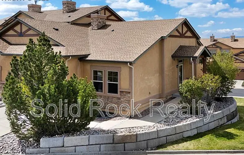 4 bed, 3.0 bath, 2541 sqft, $2,700 — Photo 1