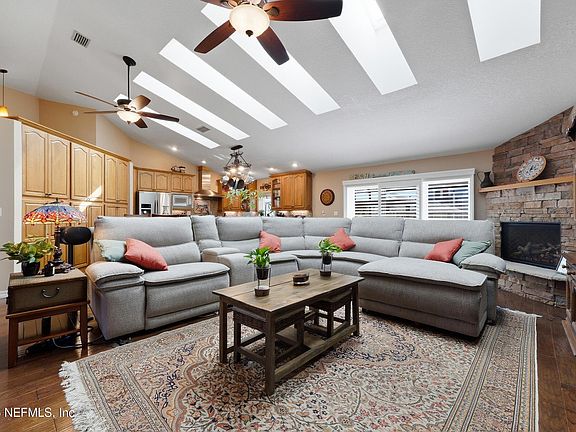 4th image of 225 PIZARRO Road