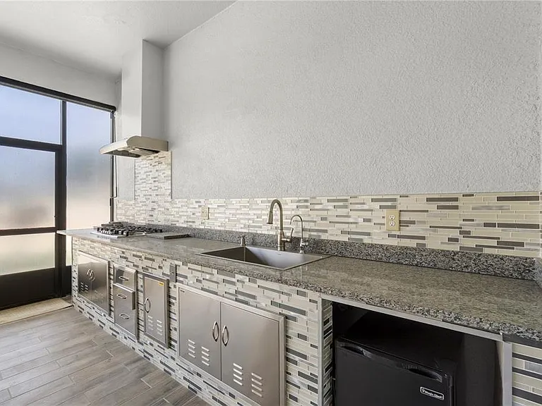 2320 Symphony Cir — Photo 44