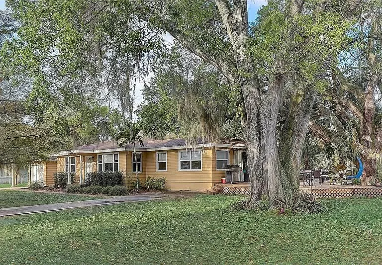 410 S Lime Ave — Photo 1