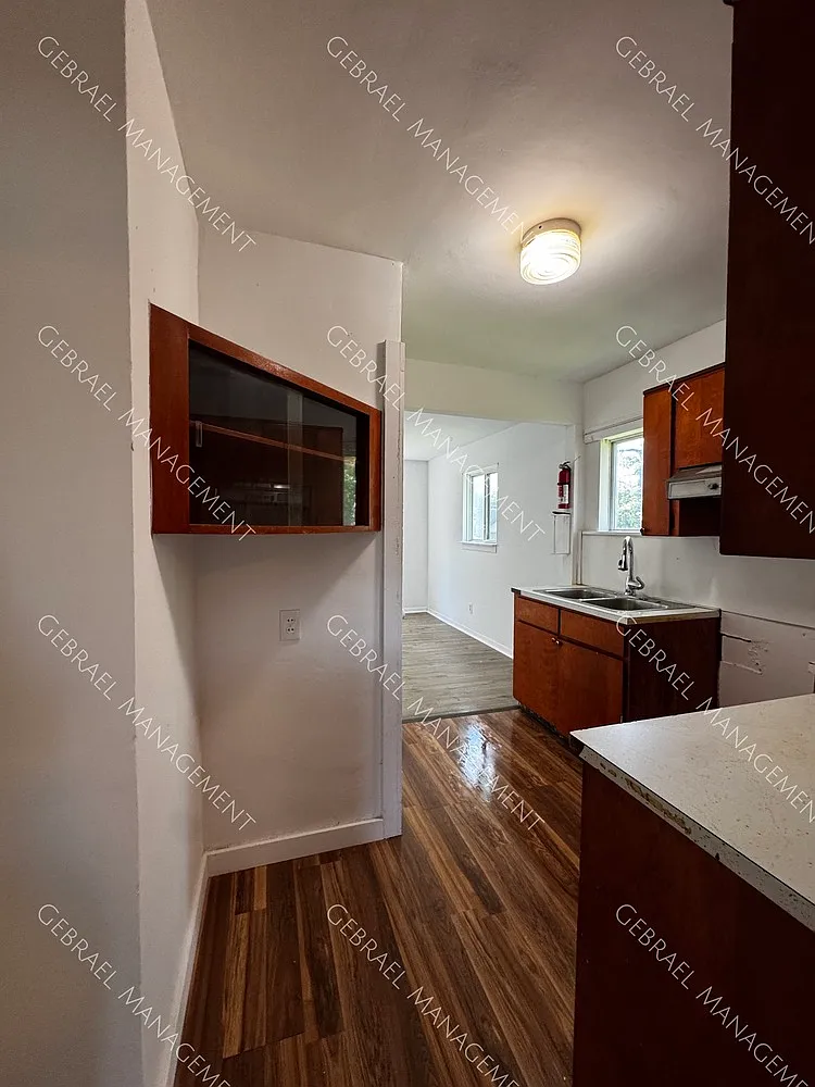 2310 Thom — Photo 3