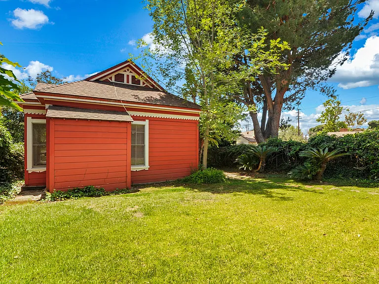 703 Manzanita Ave — Photo 34