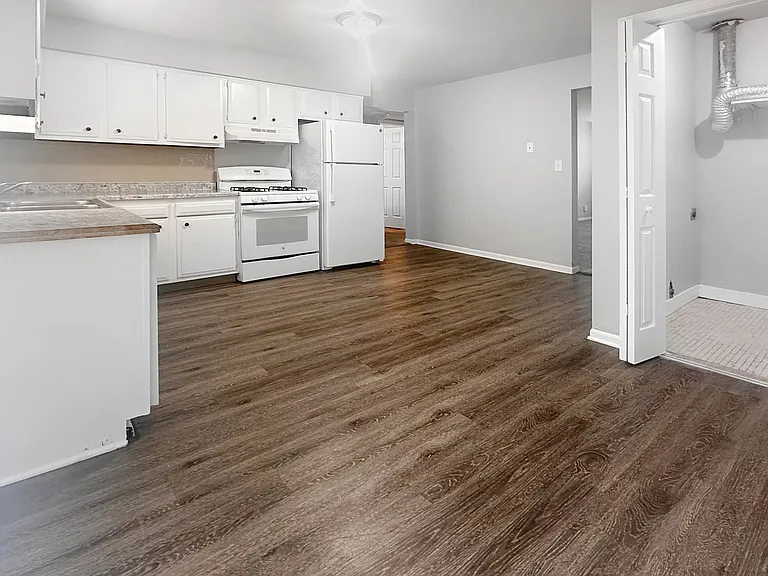 5888 Christie Ave SE — Photo 4