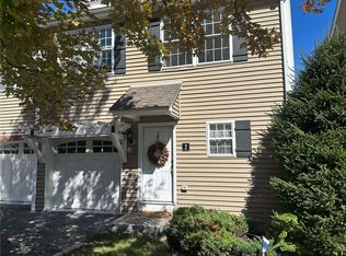 2 Robert Rinaldi Ln, Briarcliff Manor, NY 10510