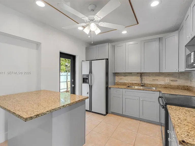 6101 SW 24th St — Photo 7