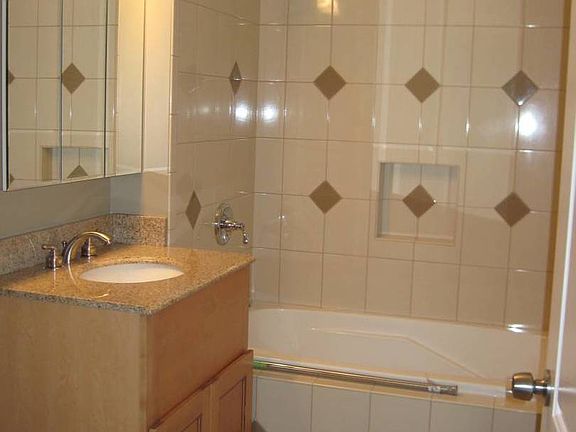 5th image of 2453 W Warner Ave #1