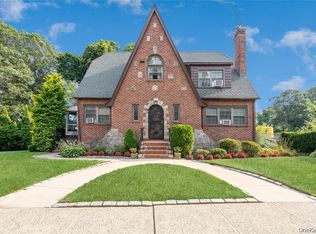 68 Fir St, Valley Stream, NY 11580