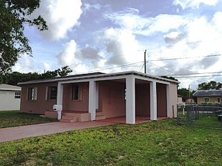 Front rightside carport