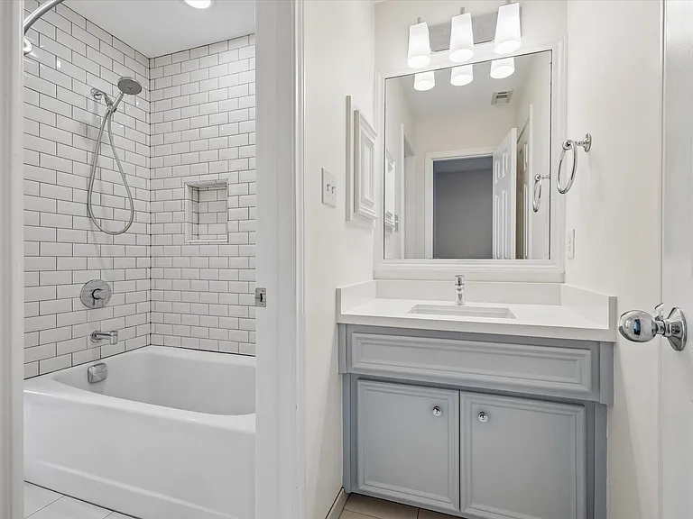 1212 W Alabama St — Photo 9