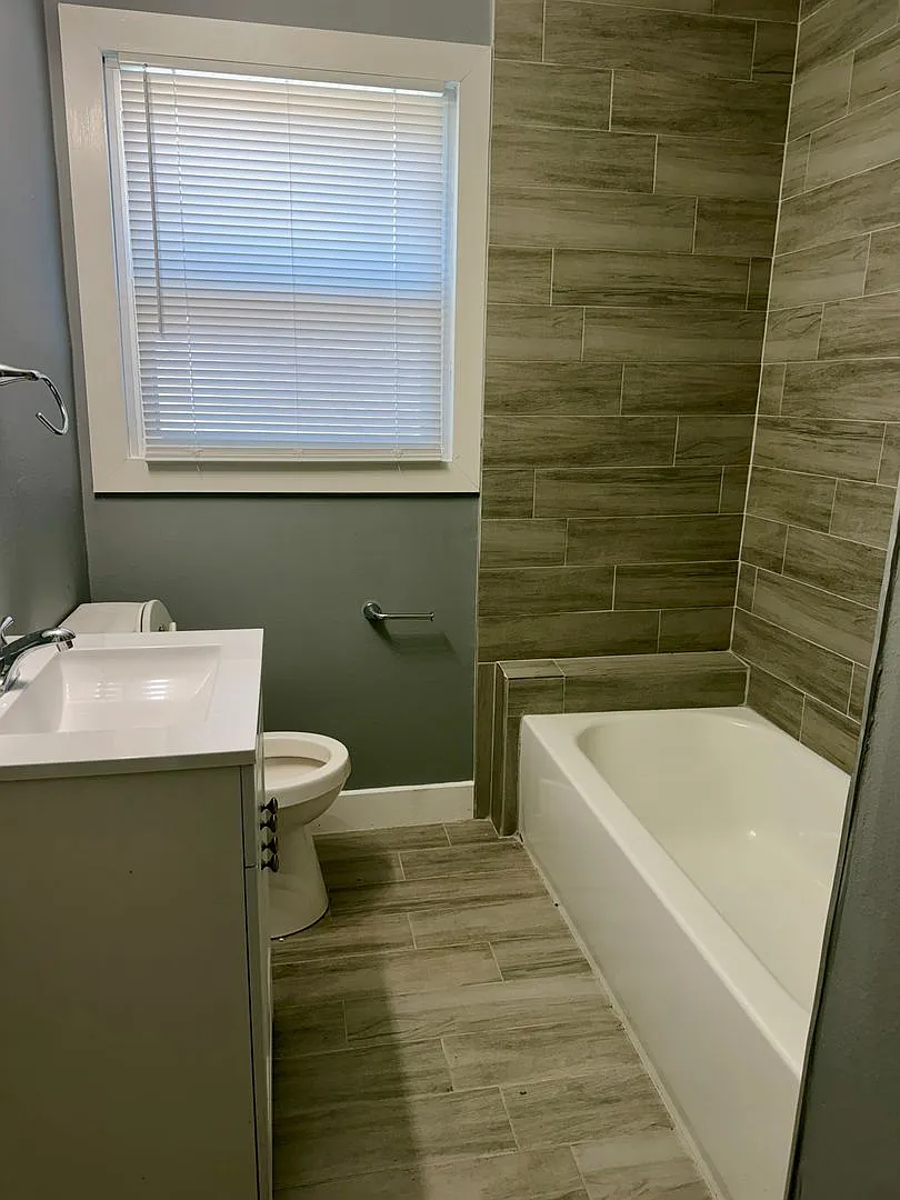 101 E Merrick — Photo 2