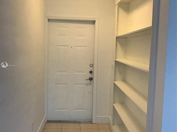 5th image of 3245 NE 184th St APT 13410