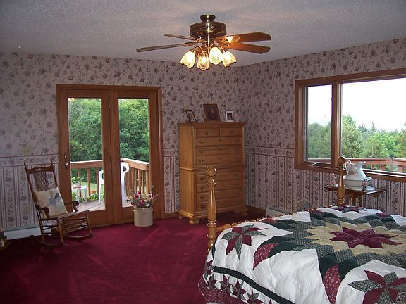 Master Bedroom/w Bath