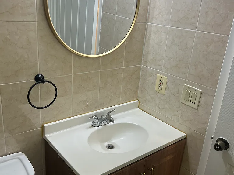 2111 Grand Ave #1 — Photo 4