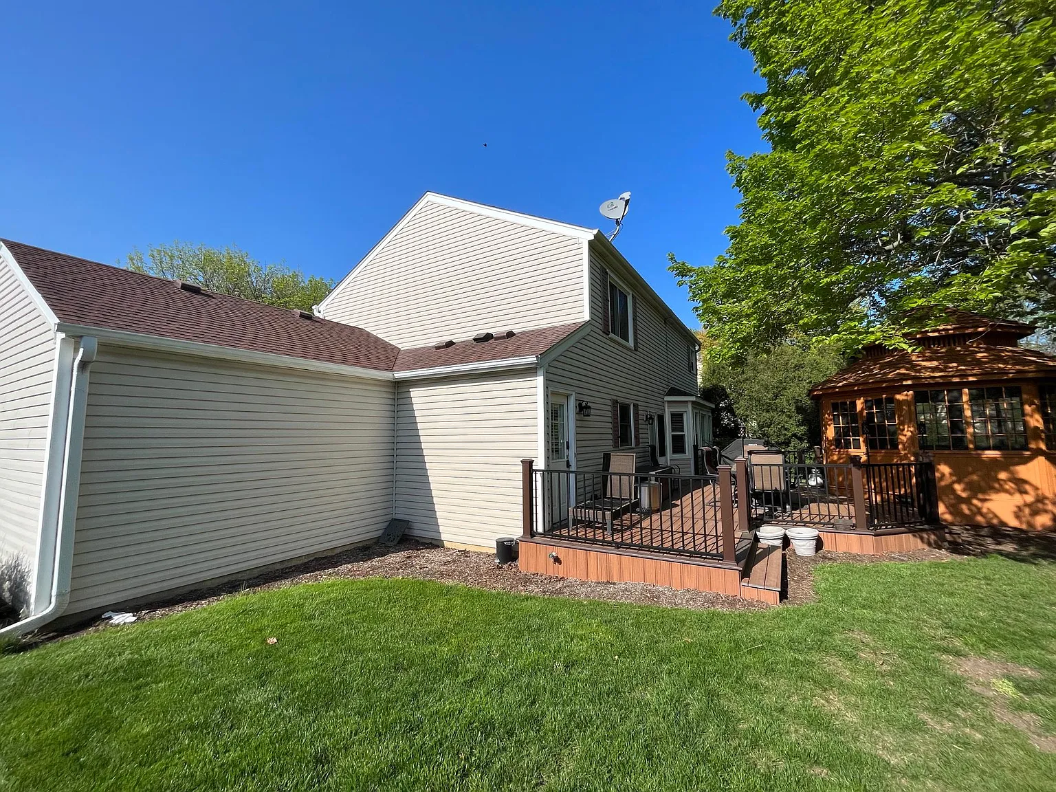 4 bed, 2.5 bath, 2254 sqft, $3,900 — Photo 3