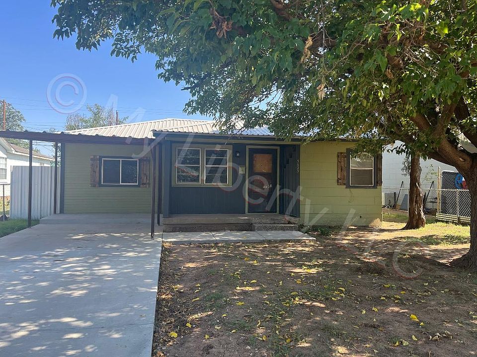 Front of house New exterior paint Sept 2022