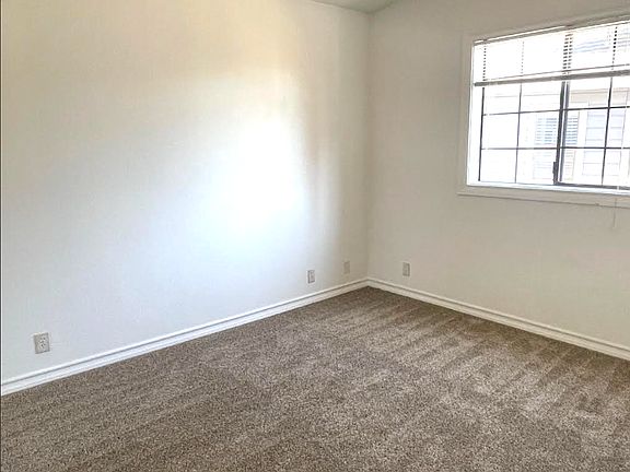 4th image of 156 Huntley Ave #156