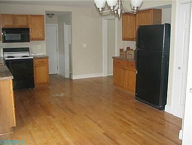 3rd image of 353 Eagle Ct